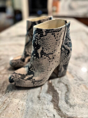 Sam Edelman Pruitt Snake Print Ankle Boots US 6.5